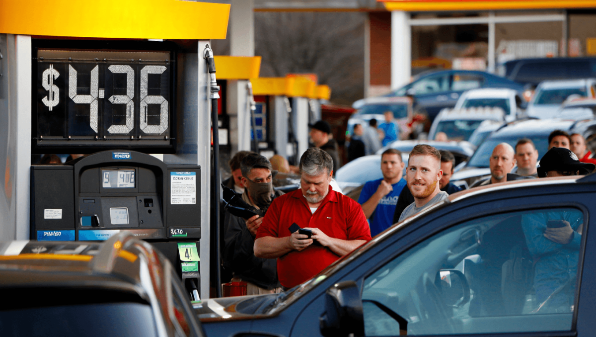 US gas prices increasing despite oil supply