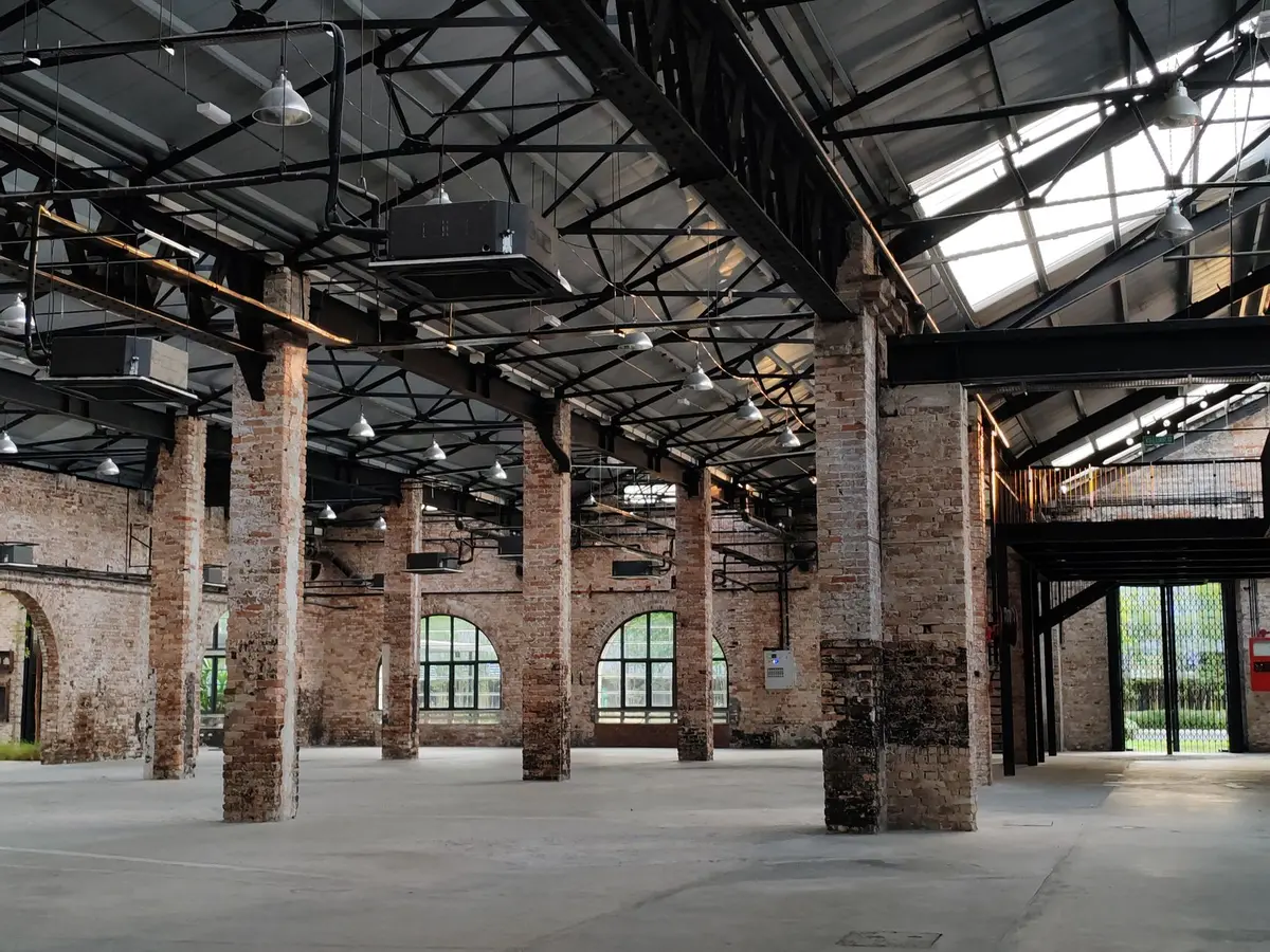 Interior of a renovated warehouse converted into a modern basketball training facility with courts and classrooms