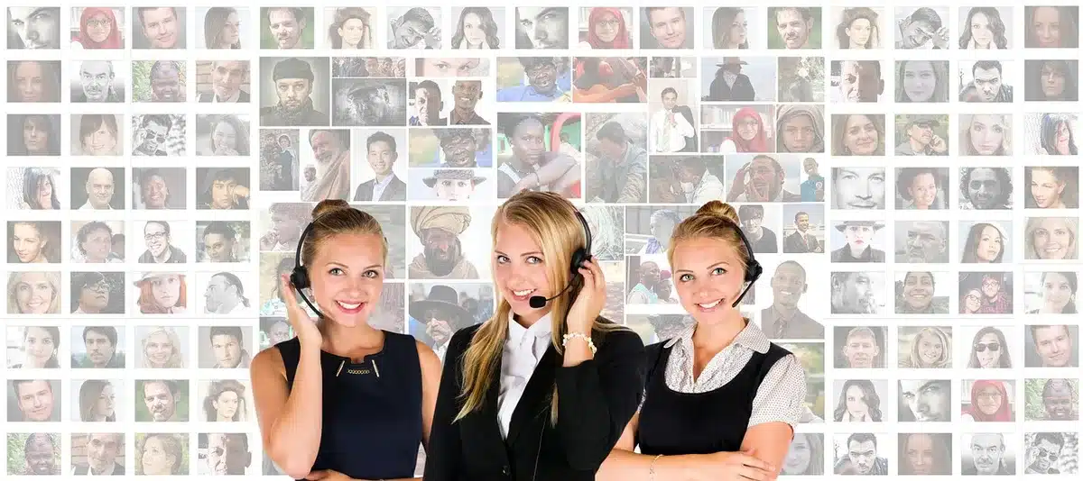 Customer service representative assisting client with technical support